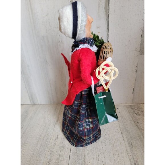 Byers Choice old lady bird in cage wreath vintage caroler Xmas decor - Picture 5 of 8